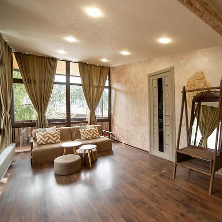 Ecolife Lodge Hotel & Restaurant 斯捷潘纳万 外观 照片